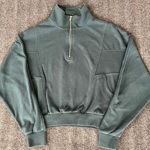 Women’s Garage Forest Green Hipster Pullover
Size XS